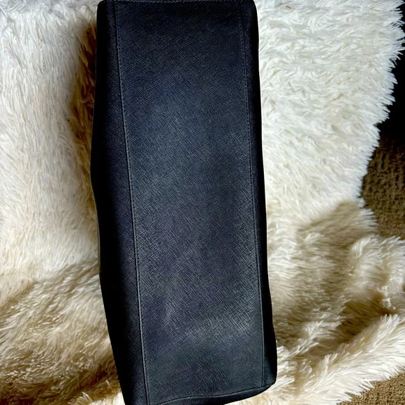 Tory Burch Large Tote - Picture 4 of 9